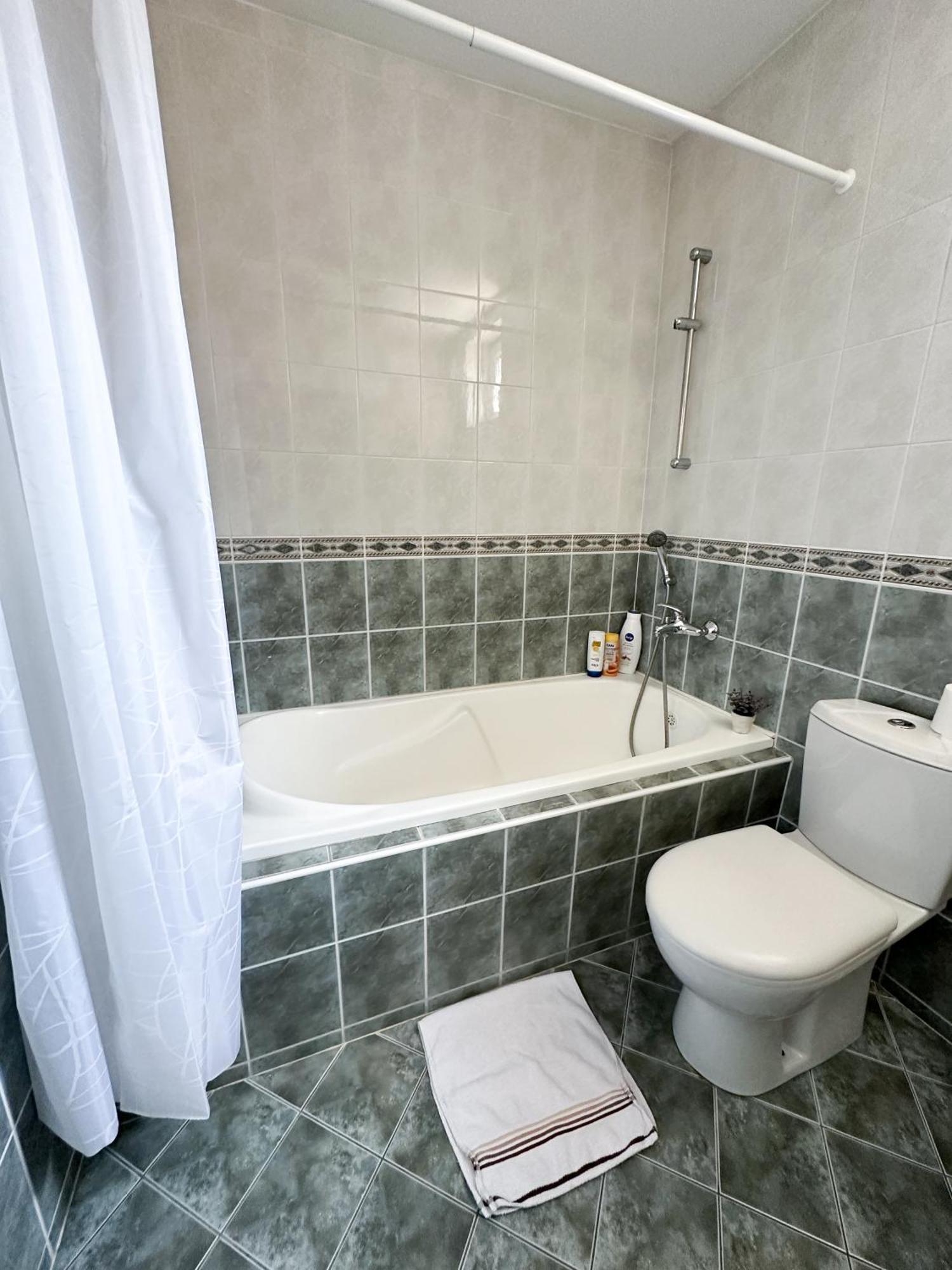 Lovely Apartments Free Street Parking Novi Sad Exterior photo