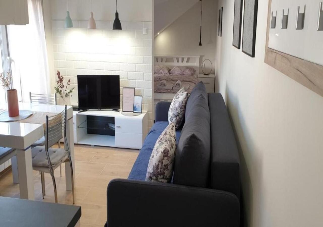 Lovely Apartments Free Street Parking Novi Sad Exterior photo