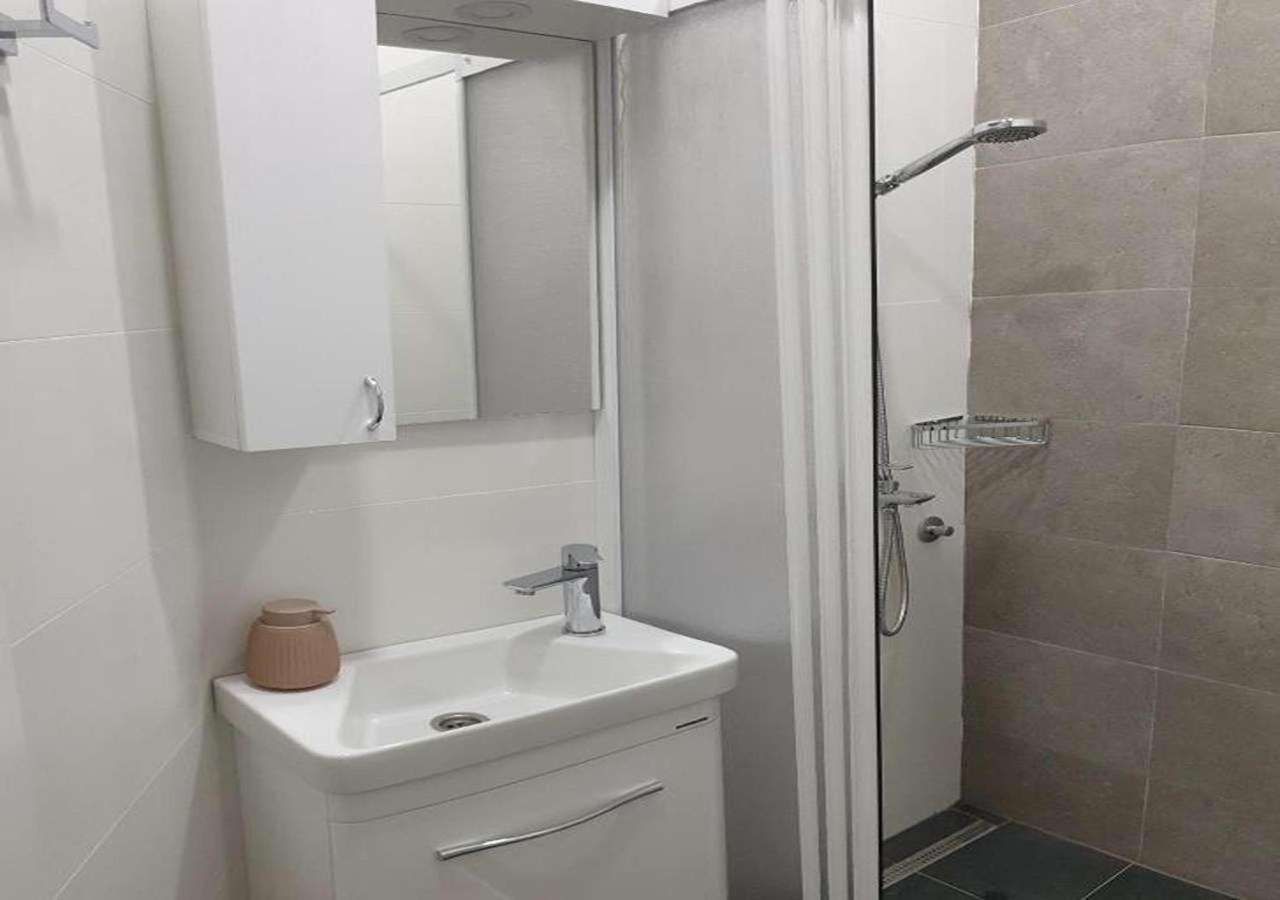Lovely Apartments Free Street Parking Novi Sad Exterior photo